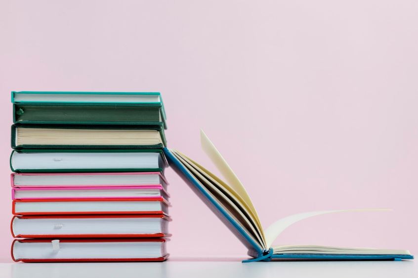 Najlepsze podręczniki do etyki – przegląd dostępnych materiałów