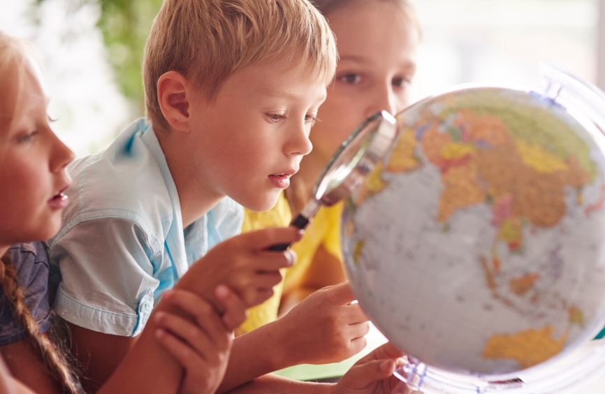 Jakie są najlepsze podręczniki do geografii dla uczniów szkół podstawowych i liceum?