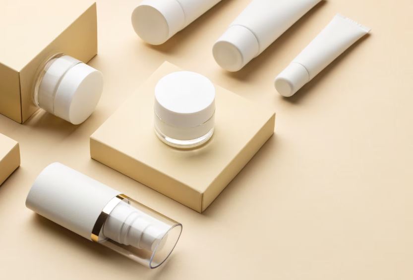 Od pomysłu do projektu – jak wygląda proces tworzenia opakowania kosmetycznego?
