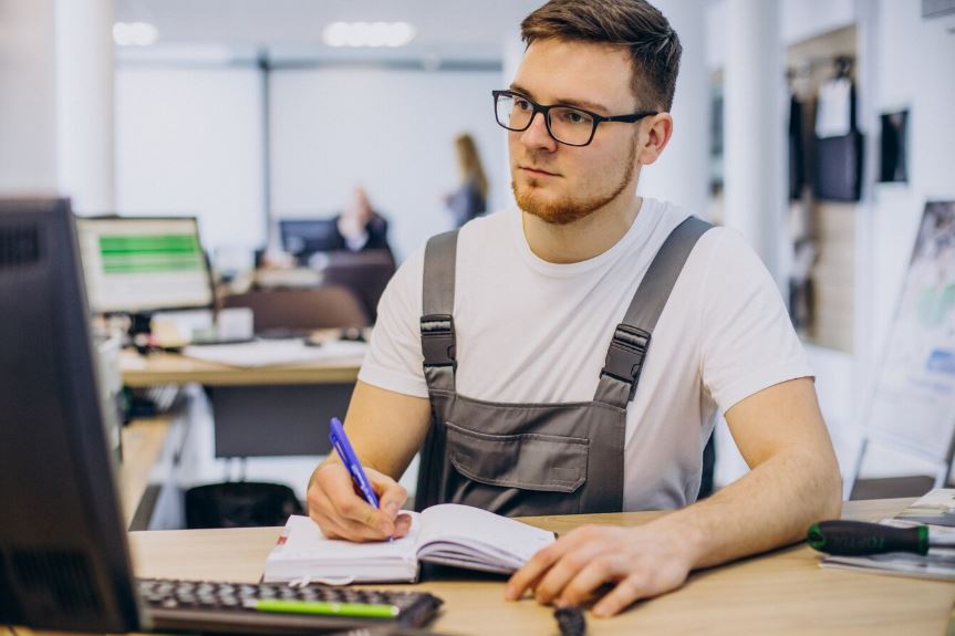 Czy wynajem pracownika jest legalny i jak go rozliczać?